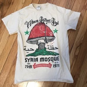 Graphic band tee ⚡️